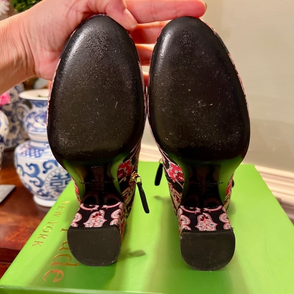 EEUC Kate Spade NY Holly Red Black Gray Brocade Booties Boots with Bow Size 6.5 - Picture 7 of 7